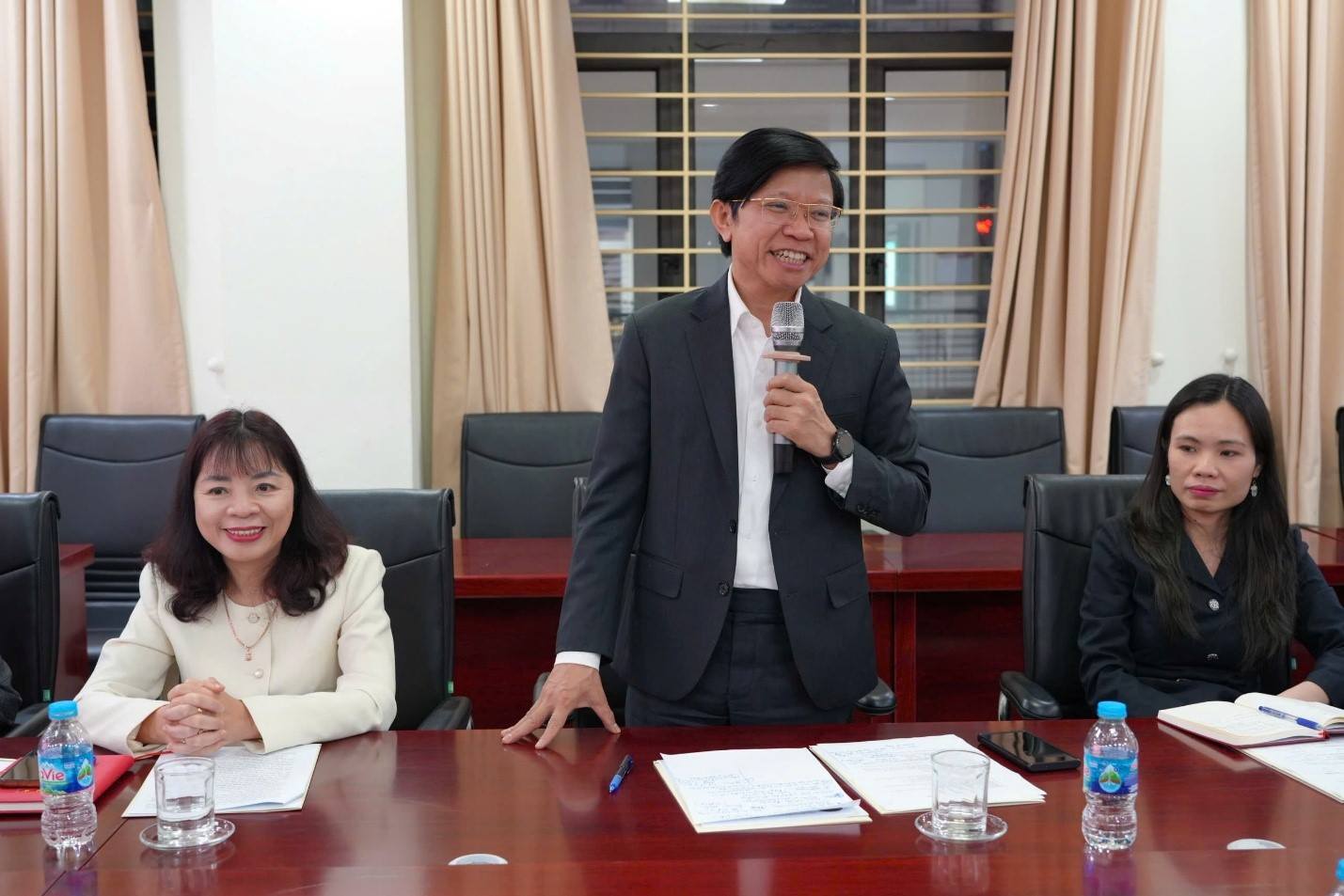 Description: Anh-tin-bai