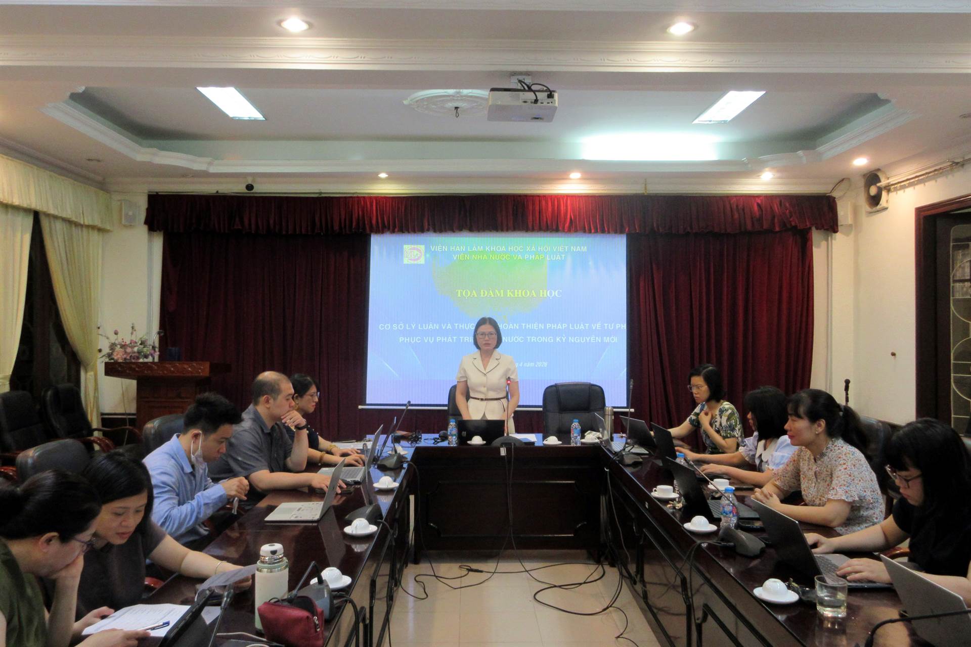 Description: Anh-tin-bai