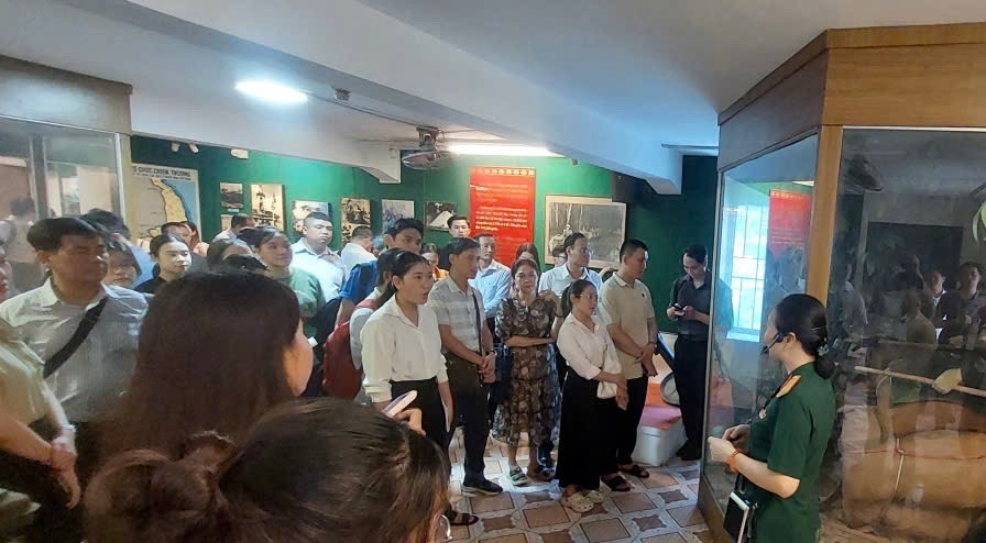 Anh-tin-bai