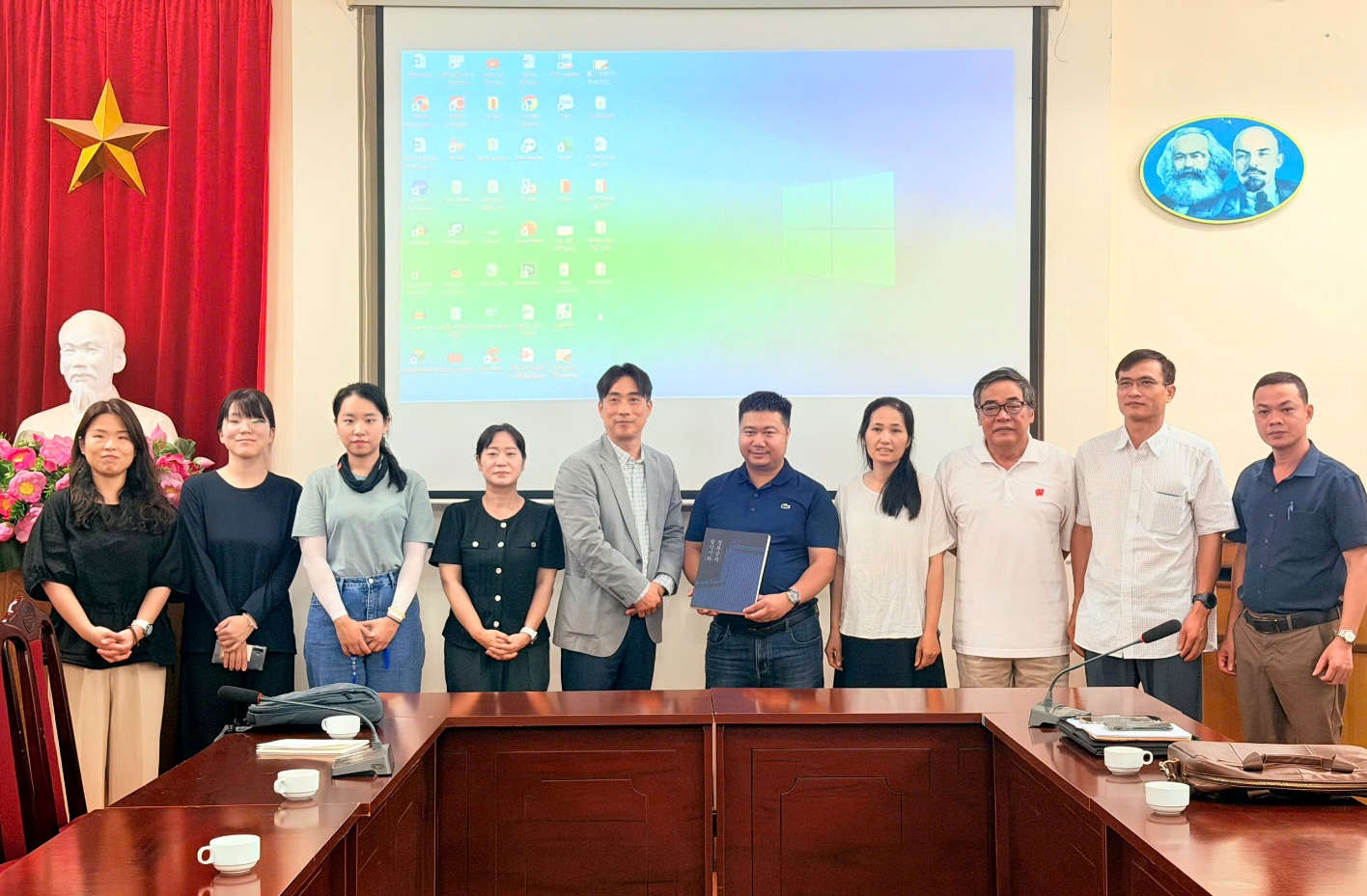 Viện Khảo cổ học tiếp và làm việc với đoàn công tác Viện Nghiên cứu Di sản Văn hóa Quốc gia Seoul, Hàn Quốc