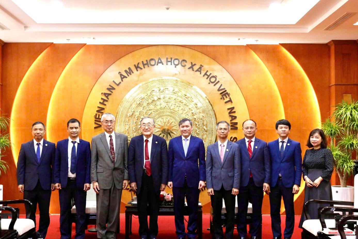 Chủ tịch Viện Hàn lâm khoa học xã hội Việt Nam tiếp Giáo sư Furuta Motoo, Hiệu trưởng Trường Đại học Việt – Nhật nhân dịp kết thúc nhiệm kỳ