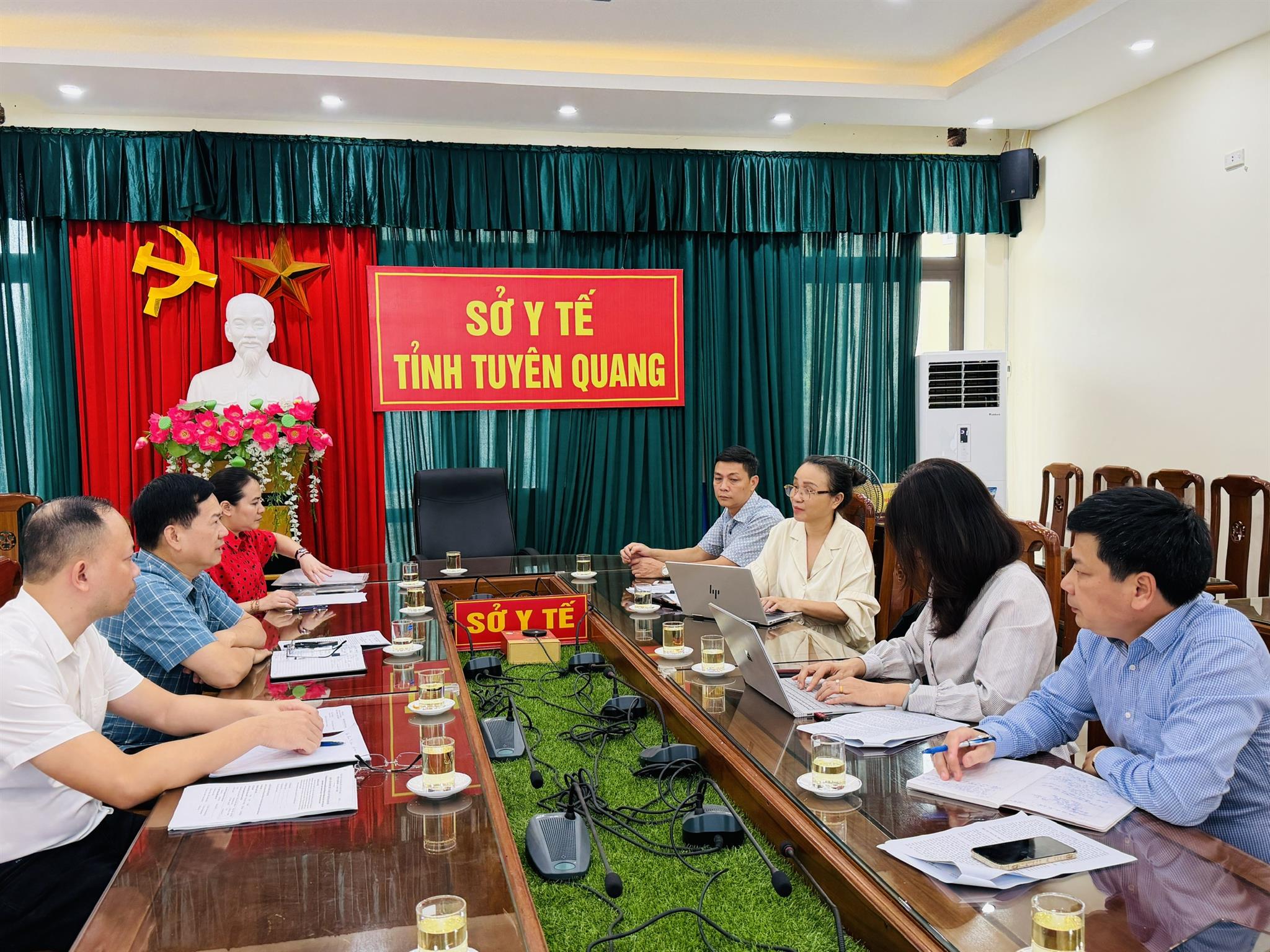 Đoàn công tác Viện Xã hội học và Tâm lý học làm việc với Sở Y tế tỉnh Tuyên Quang về thực tiễn sắp xếp tổ chức bộ máy, đơn vị hành chính, cơ sở y tế công lập trên địa bàn tỉnh