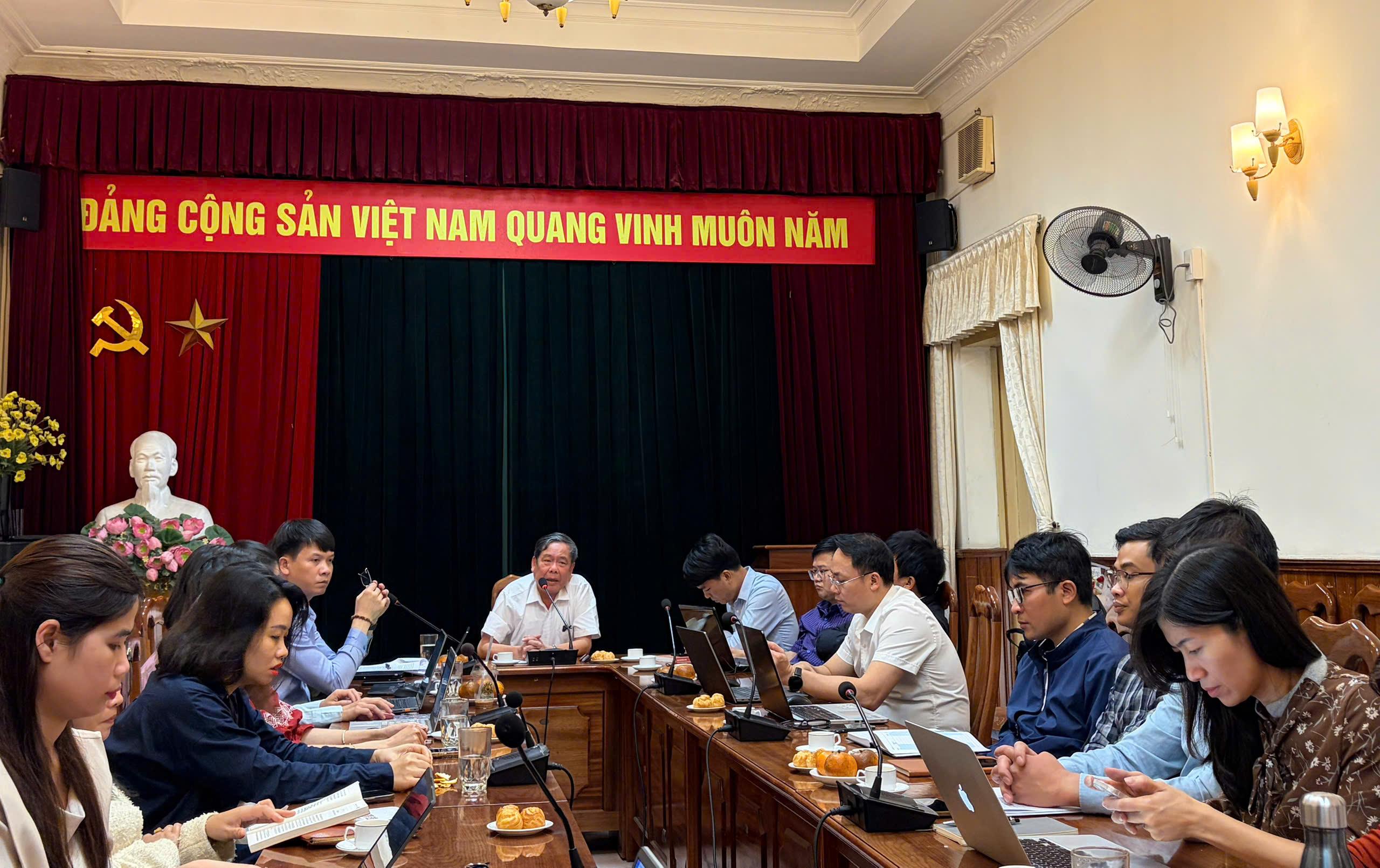 Chi đoàn Viện Sử học tổ chức Tọa đàm khoa học “Một số kinh nghiệm nghiên cứu và biên soạn lịch sử địa phương”
