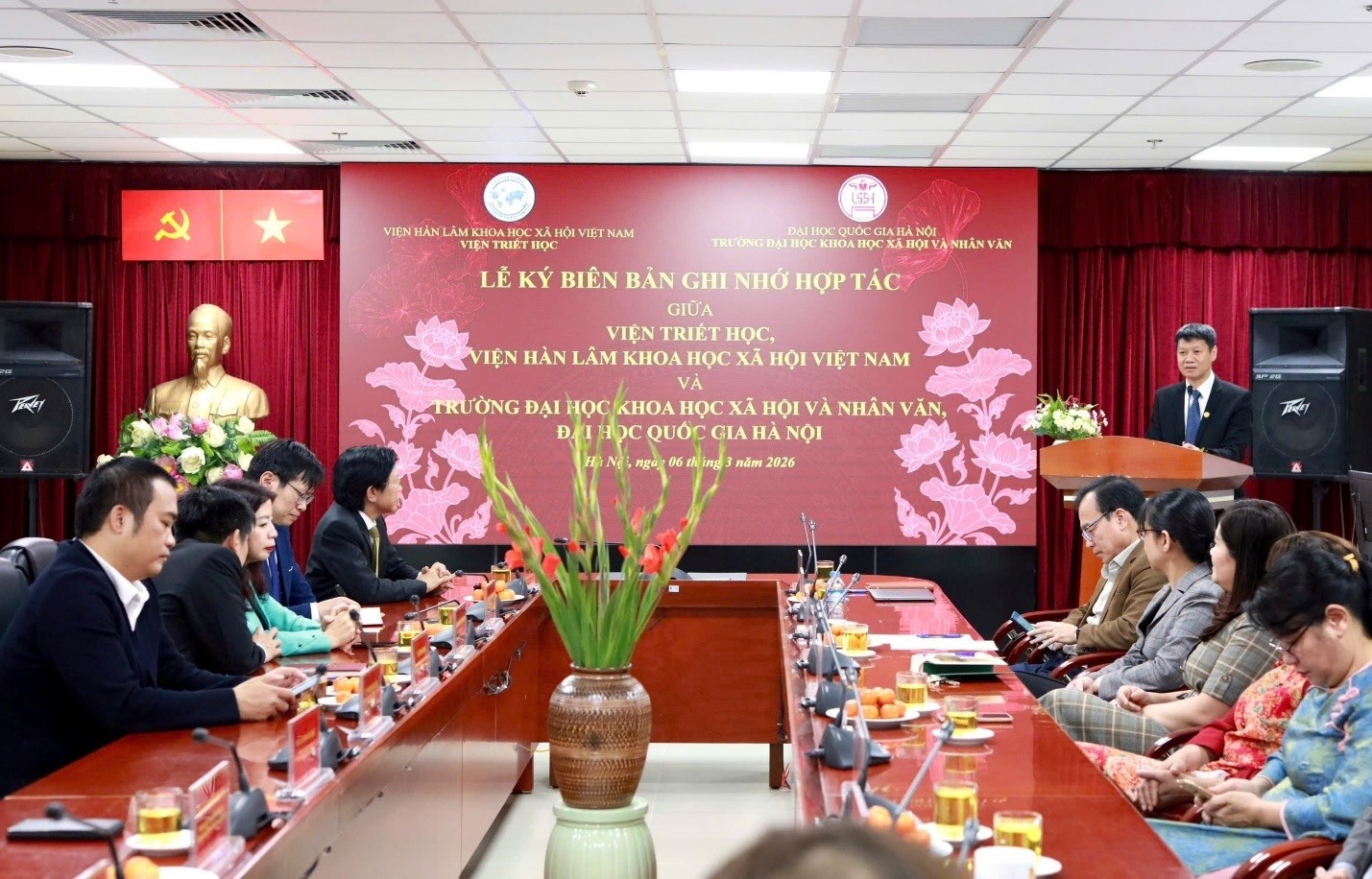 Lễ ký kết biên bản ghi nhớ hợp tác giữa Viện Triết học (Viện Hàn lâm Khoa học xã hội Việt Nam) và Trường Đại học Khoa học Xã hội và Nhân văn (Đại học Quốc gia Hà Nội)
