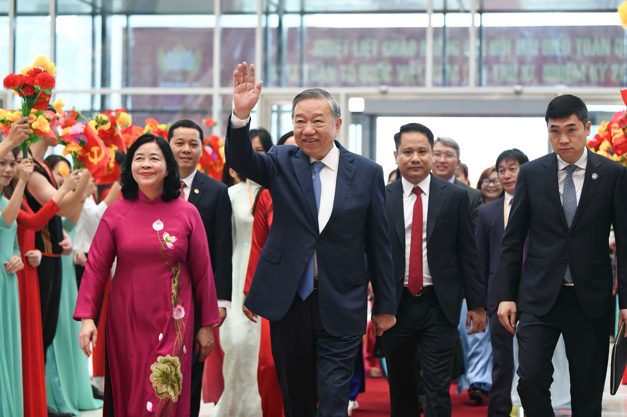 Anh-tin-bai