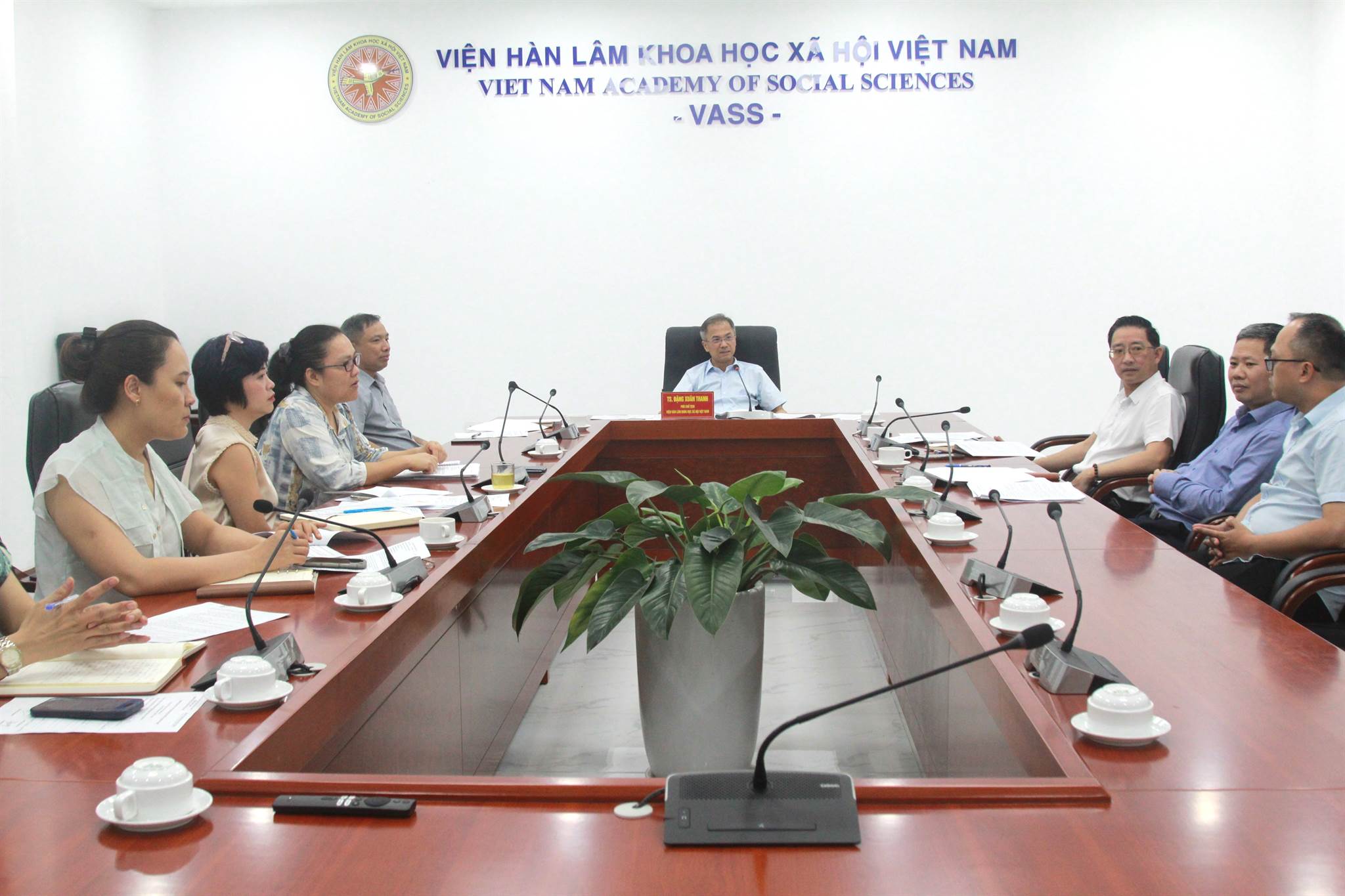 Phó Chủ tịch Đặng Xuân Thanh chủ trì cuộc họp chuẩn bị Hội thảo quốc tế “Sưu tập Tư liệu ảnh EFEO – Tiềm năng di sản”
