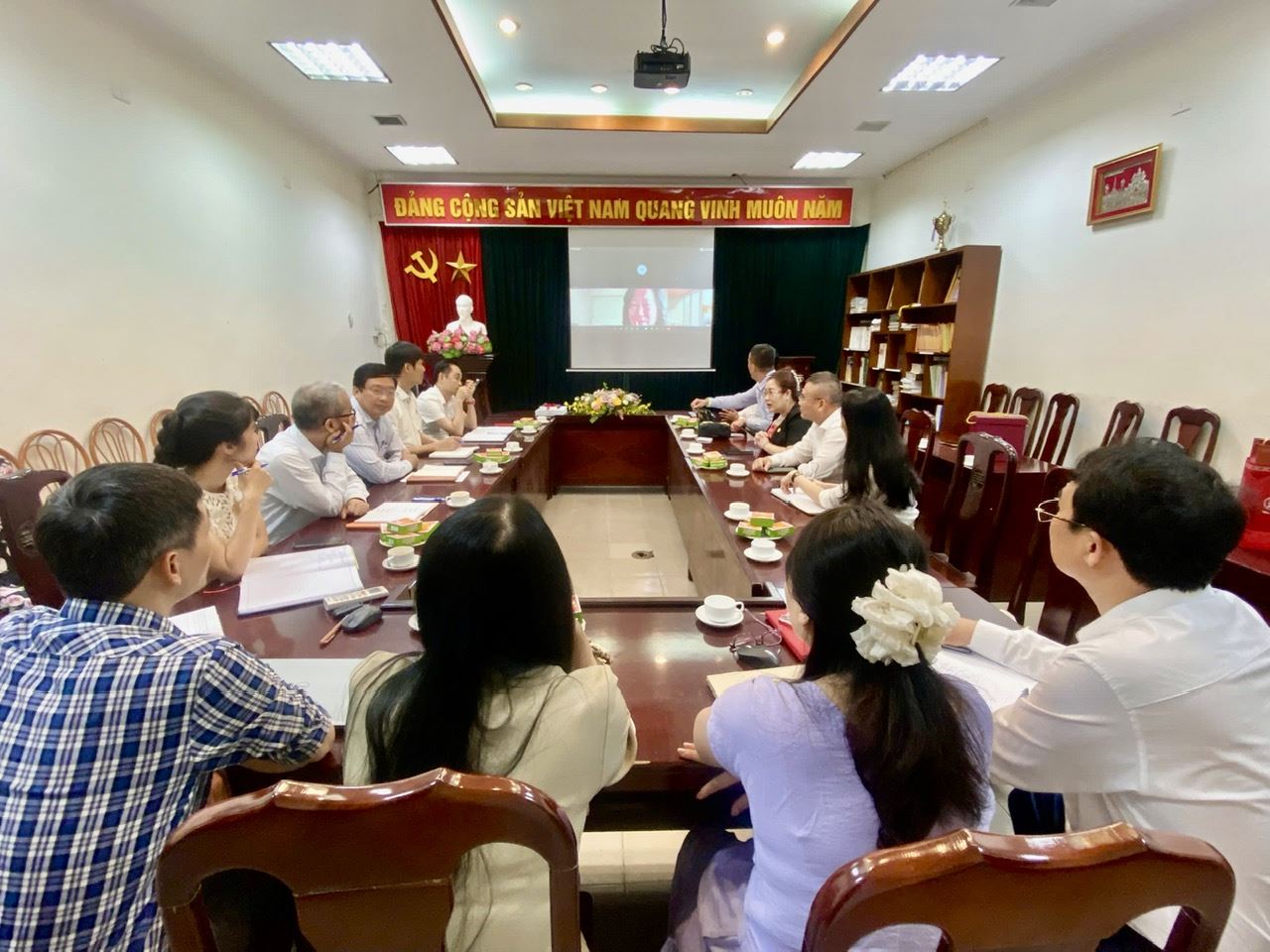 Nhà xuất bản và Tạp chí Khoa học xã hội đón tiếp và làm việc với Đoàn công tác Nhà xuất bản  De Gruyter Brill  (CHLB Đức)