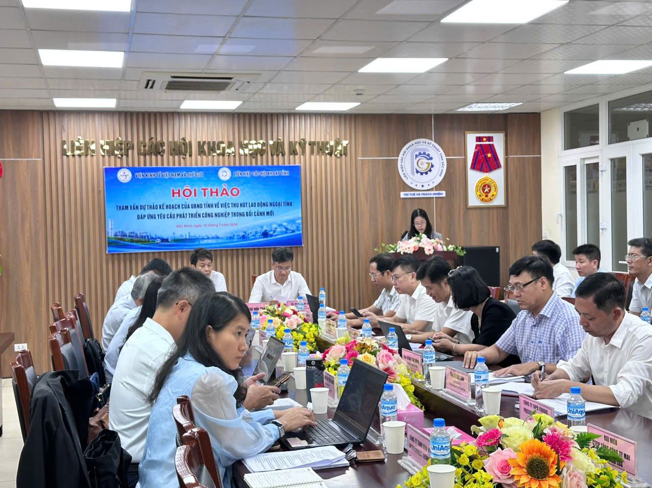 Hội thảo “Tham vấn Dự thảo Kế hoạch của UBND tỉnh về việc thu hút lao động ngoại tỉnh đáp ứng yêu cầu phát triển công nghiệp trong bối cảnh mới”