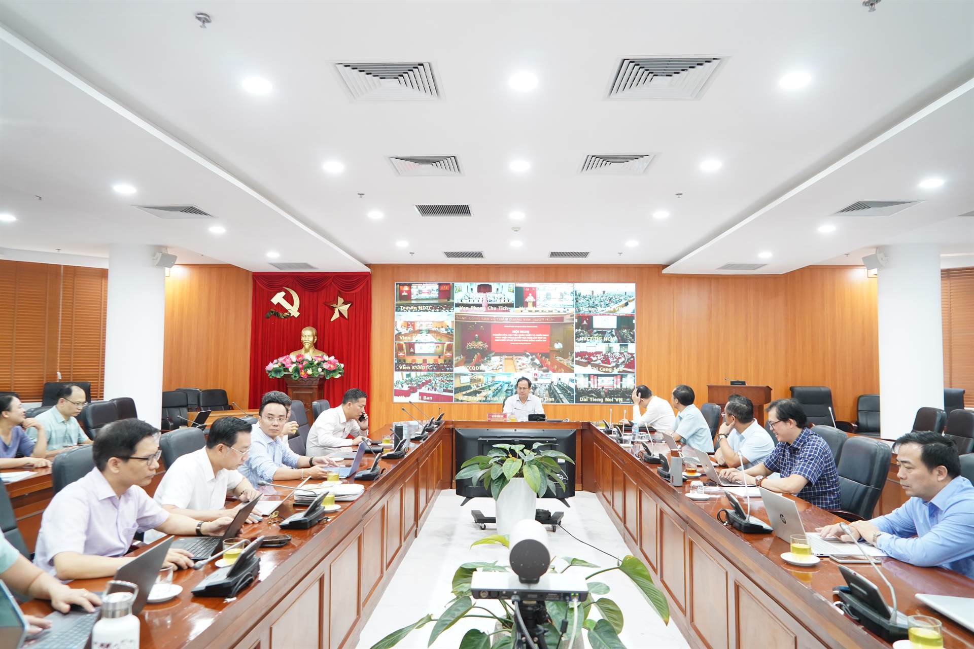 Đảng ủy Viện Hàn lâm Khoa học xã hội Việt Nam tham dự Hội nghị nghiên cứu, học tập, quán triệt và triển khai thực hiện Nghị quyết Hội nghị lần thứ ba Ban Chấp hành Trung ương Đảng khóa XIV 