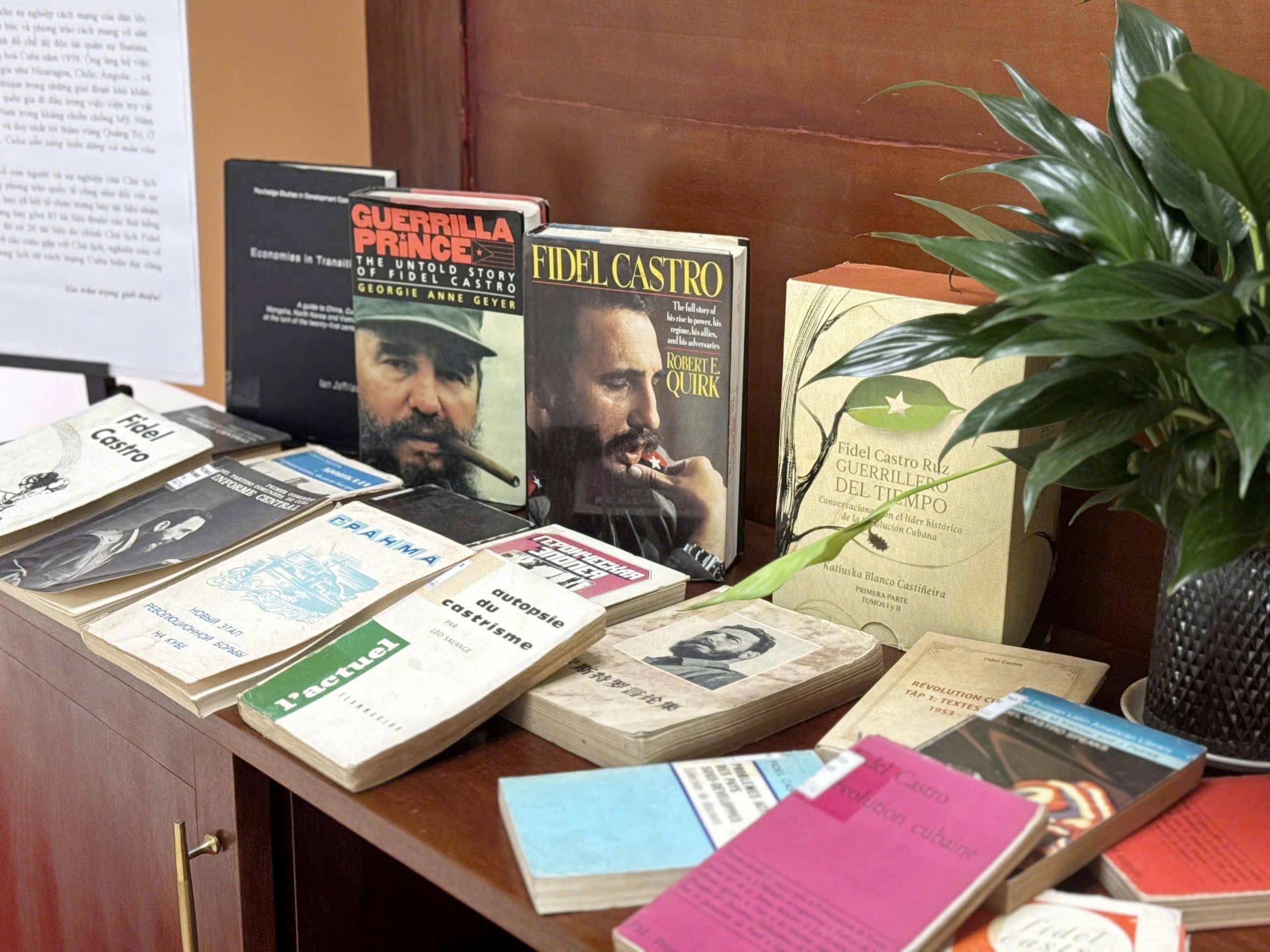 Trưng bày tư liệu “Chủ tịch Fidel Castro: Cuộc đời và sự nghiệp”