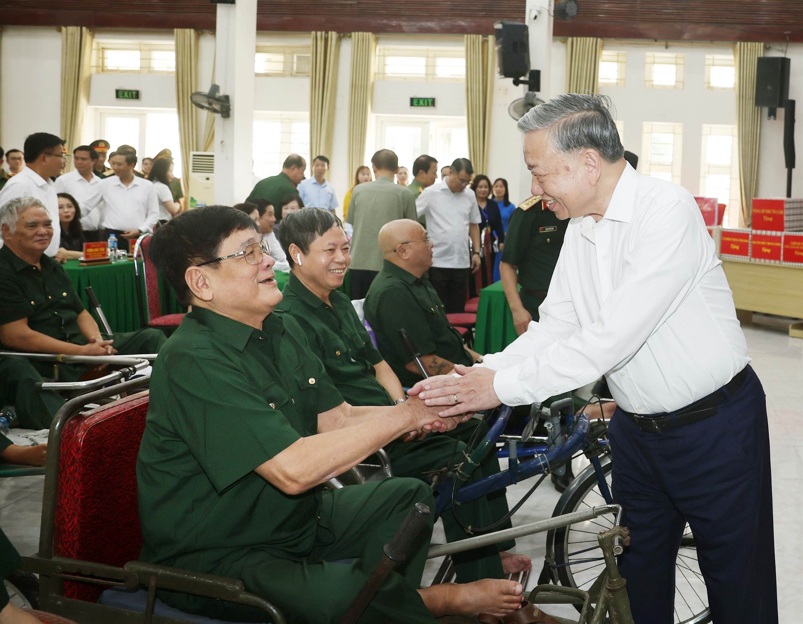 Anh-tin-bai