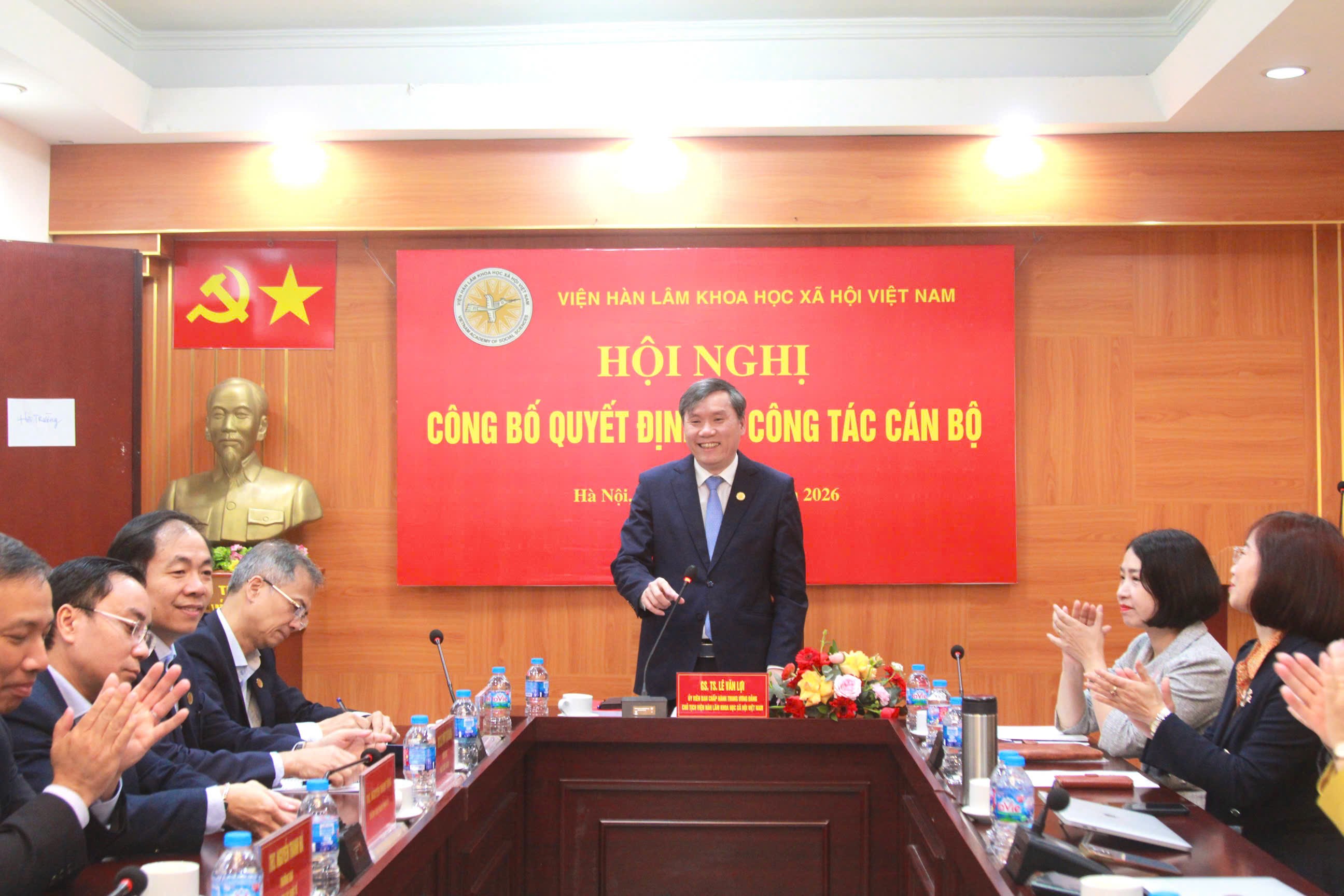 Chủ tịch Viện Hàn lâm Khoa học xã hội Việt Nam làm việc với Viện Nghiên cứu Hán Nôm