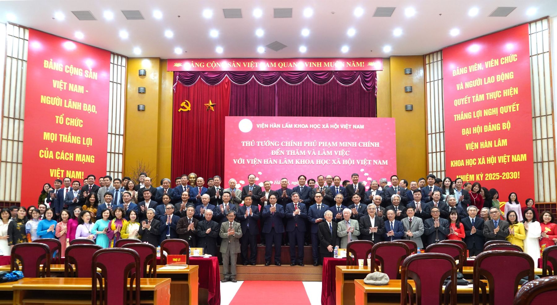 Thủ tướng Chính phủ Phạm Minh Chính thăm và làm việc với Viện Hàn lâm Khoa học xã hội Việt Nam: Khẳng định vai trò “cơ quan tham mưu chiến lược” trong kỷ nguyên mới