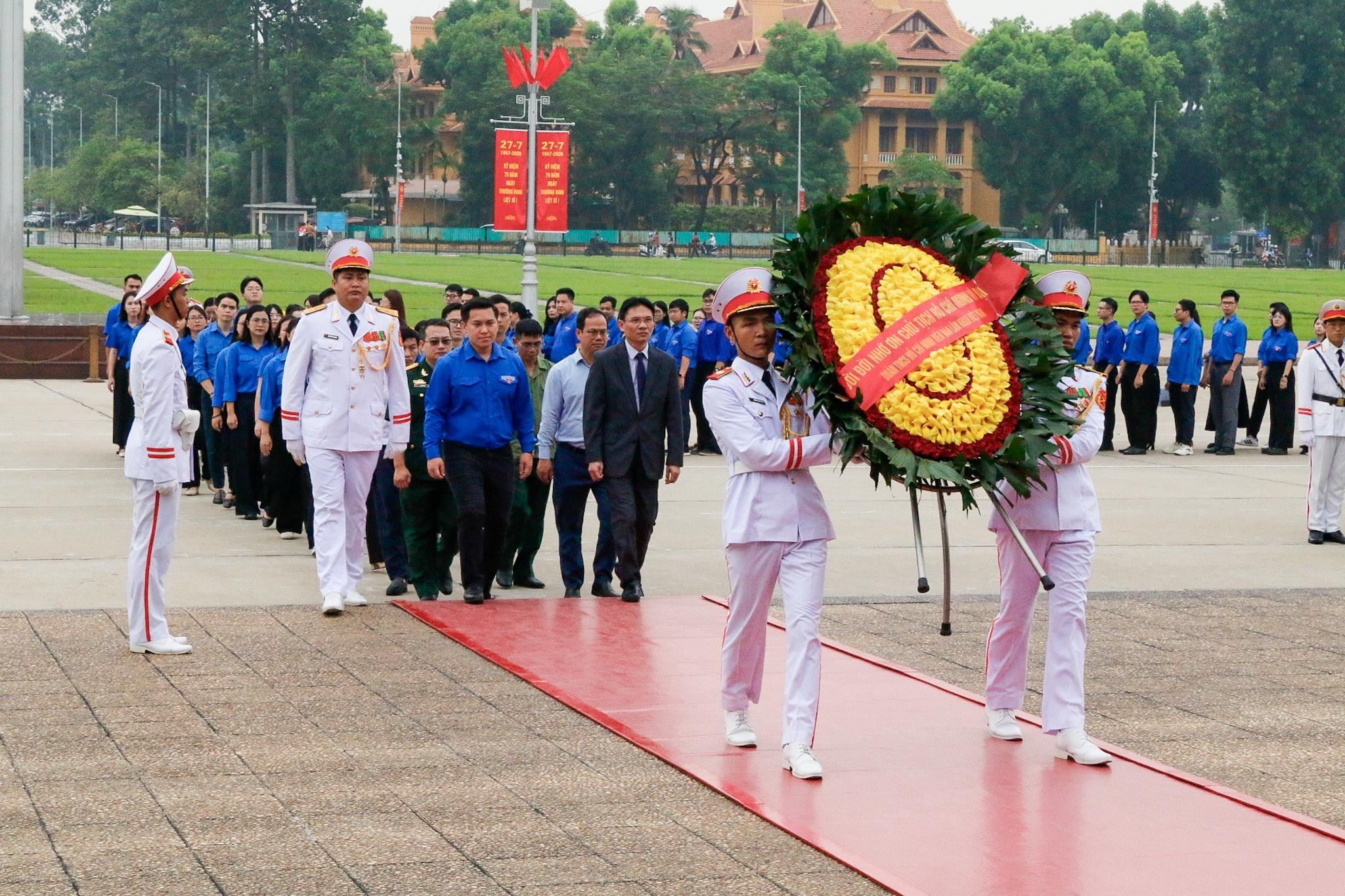 Anh-tin-bai