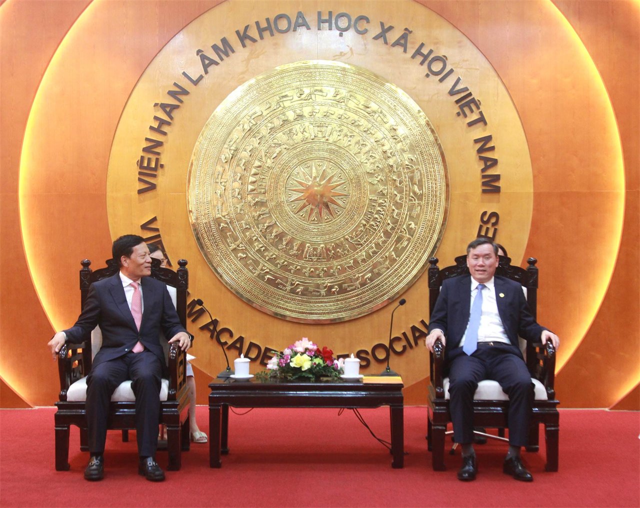 Chủ tịch Viện Hàn lâm Khoa học xã hội Việt Nam làm việc với Quỹ Phát triển Nhân quyền Trung Quốc: Thúc đẩy hợp tác nghiên cứu, đối thoại về quyền con người