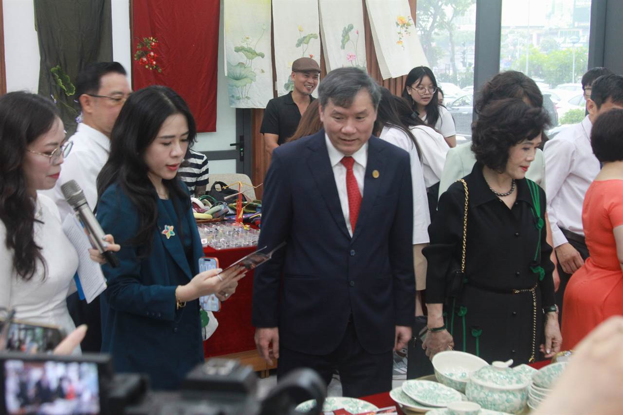 Anh-tin-bai