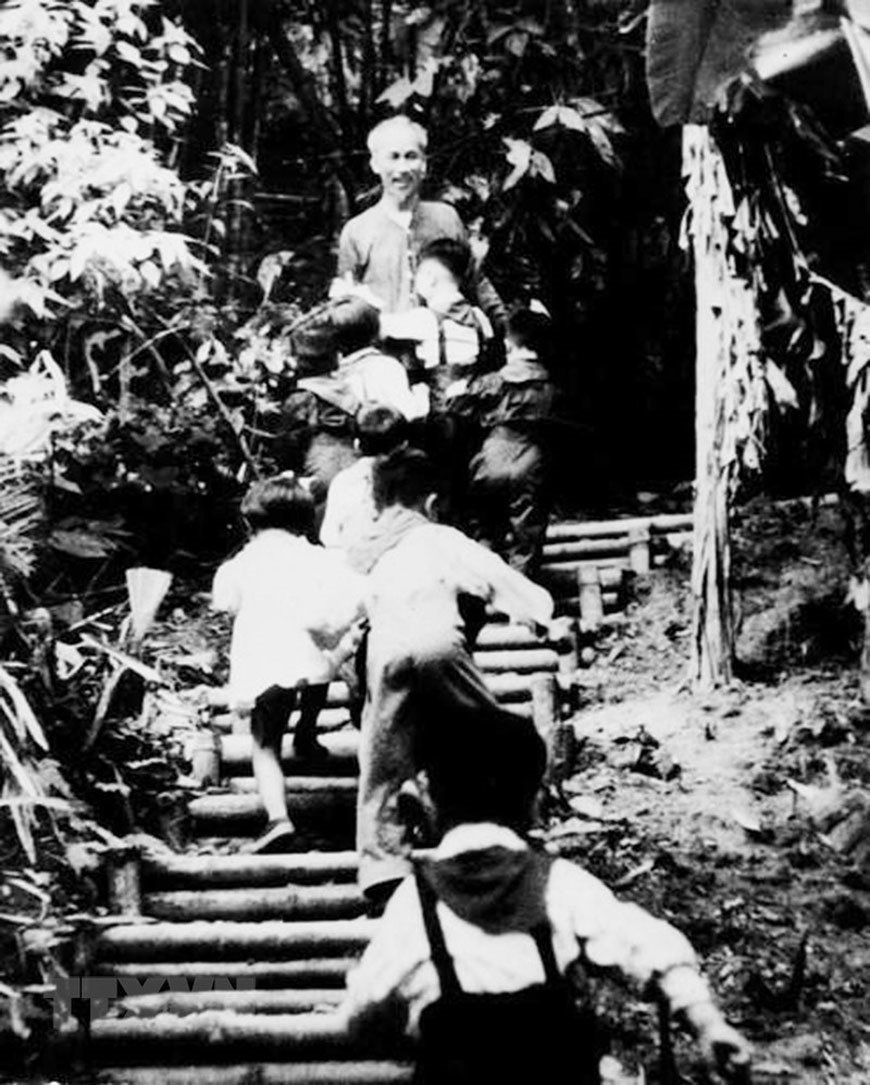 Anh-tin-bai