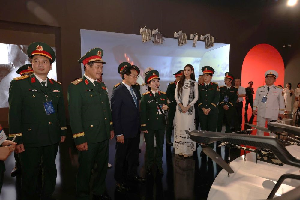 https://www.tapchicongsan.org.vn/documents/20182/613155801/Trien+lam+80+nam+thanh+tuu+dat+nuoc.jpg/c6b05fbd-fc67-43b4-b20a-19587317b402?t=1775548055378