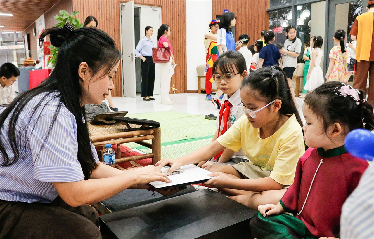 Anh-tin-bai