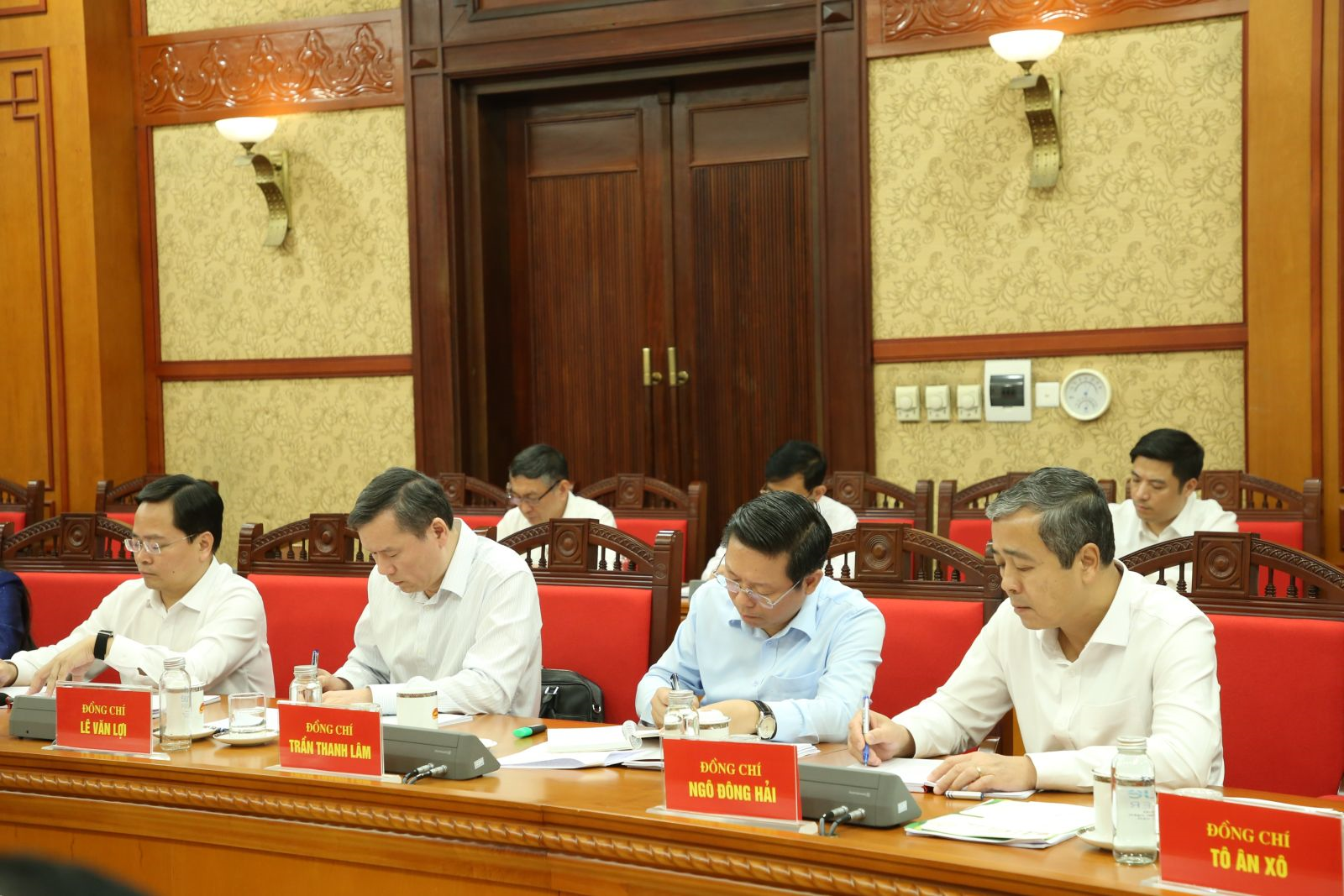 Anh-tin-bai