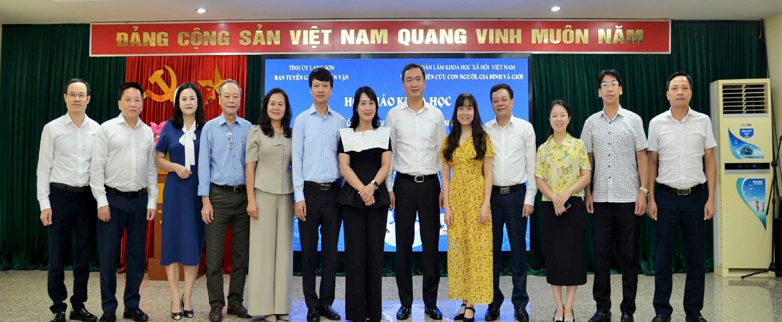 Triển khai quan điểm của Đảng về hạnh phúc của nhân dân trong nghiên cứu và tư vấn chính sách