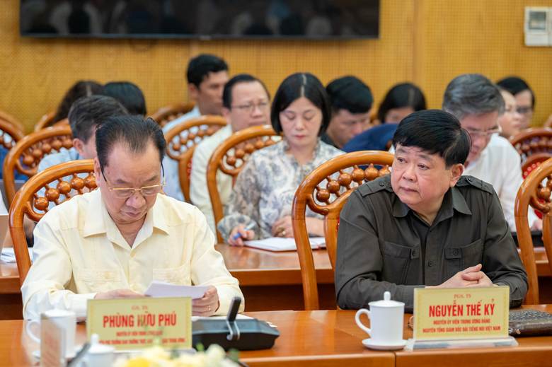 Đại biểu tham dự hội thảo