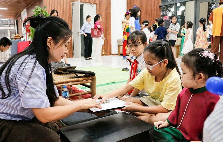 Anh-tin-bai