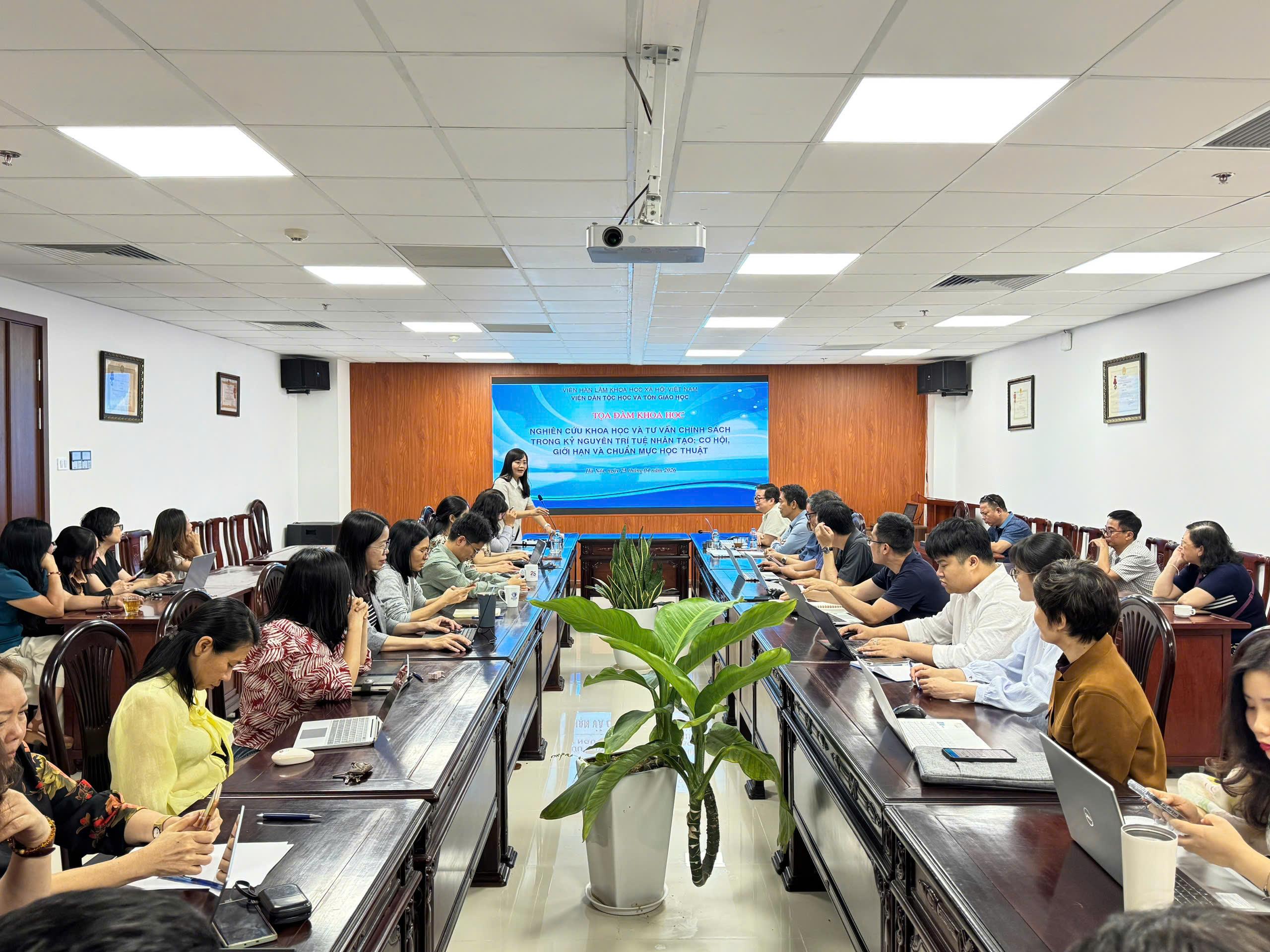 Nghiên cứu khoa học và tư vấn chính sách trong kỷ nguyên trí tuệ nhân tạo: Cơ hội, giới hạn và chuẩn mực học thuật