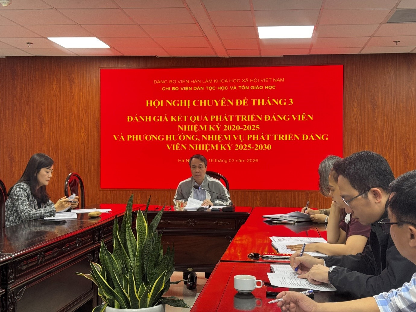 Sinh hoạt chuyên đề Quý I năm 2026 của Chi bộ Viện Dân tộc học và Tôn giáo học: Công tác phát triển đảng viên nhiệm kỳ 2020–2025 và phương hướng, kế hoạch nhiệm kỳ 2025–2030