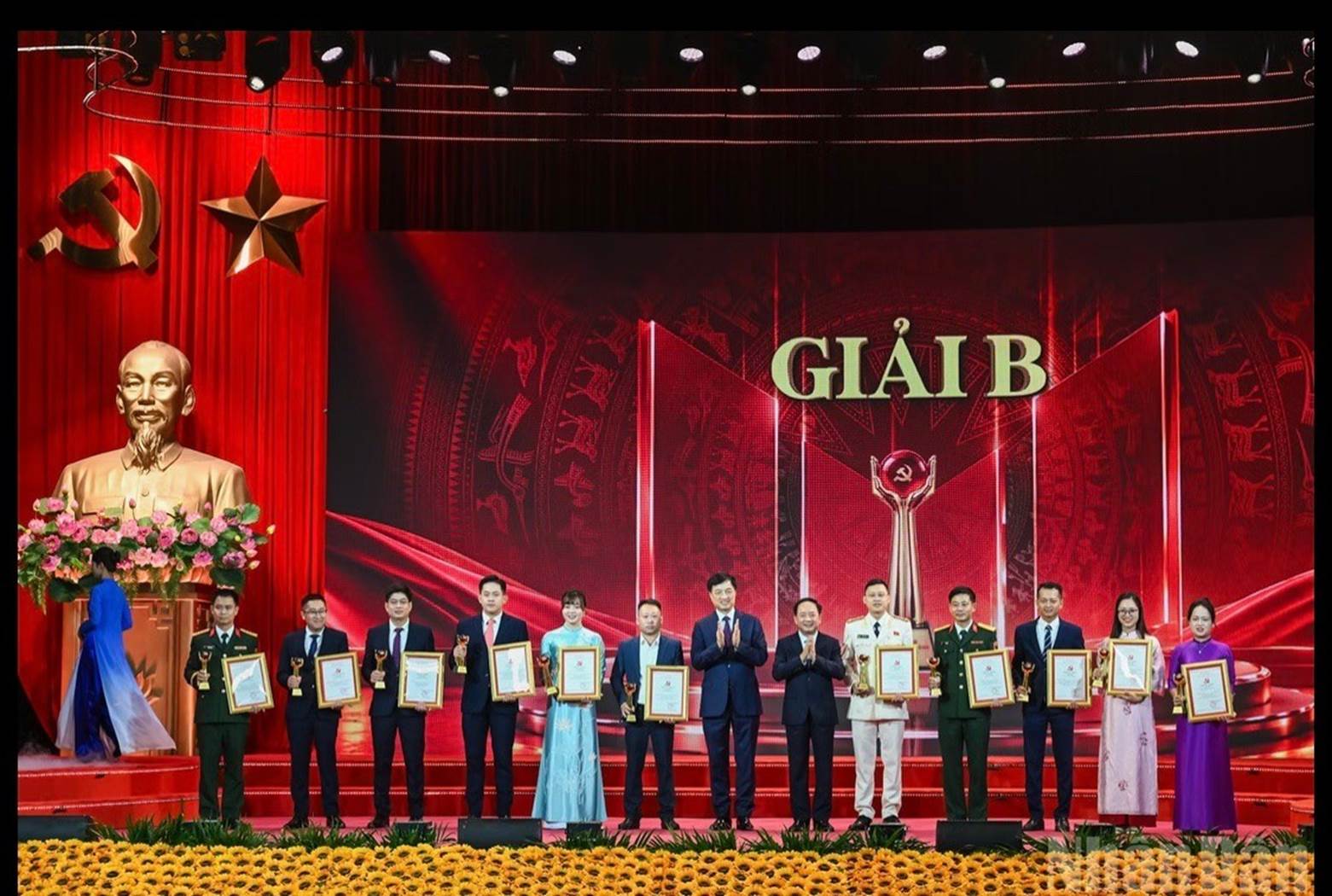 CHI BỘ VIỆN DÂN TỘC HỌC VÀ TÔN GIÁO HỌC VINH DỰ CÓ ĐẢNG VIÊN ĐẠT GIẢI B CUỘC THI CHÍNH LUẬN VỀ BẢO VỆ NỀN TẢNG TƯ TƯỞNG CỦA ĐẢNG LẦN THỨ SÁU, NĂM 2026