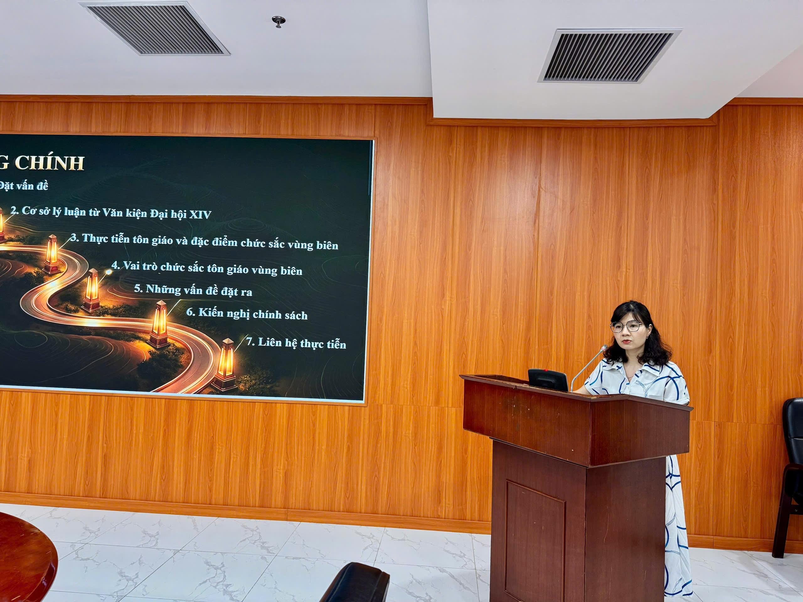 PHÁT HUY VAI TRÒ CỦA CHỨC SẮC TÔN GIÁO TRONG CỦNG CỐ KHỐI ĐẠI ĐOÀN KẾT TOÀN DÂN TỘC VÀ ỔN ĐỊNH XÃ HỘI Ở VÙNG BIÊN GIỚI THEO TINH THẦN ĐẠI HỘI XIV CỦA ĐẢNG