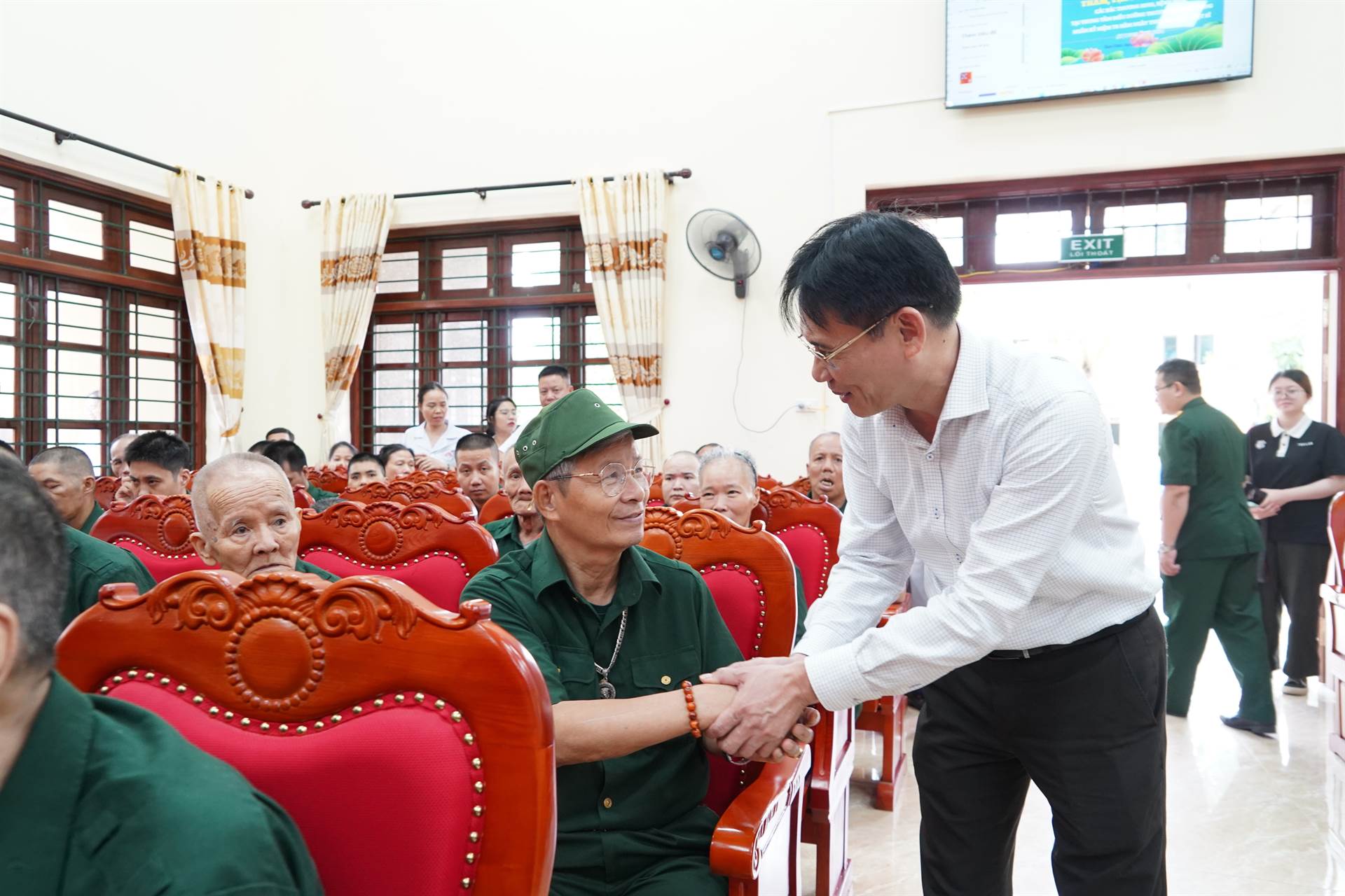 Anh-tin-bai