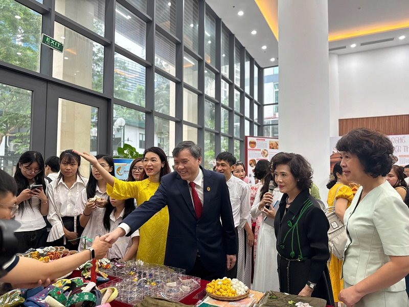 Anh-tin-bai