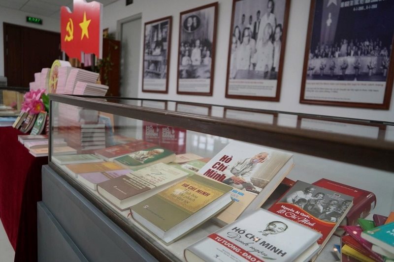 Anh-tin-bai