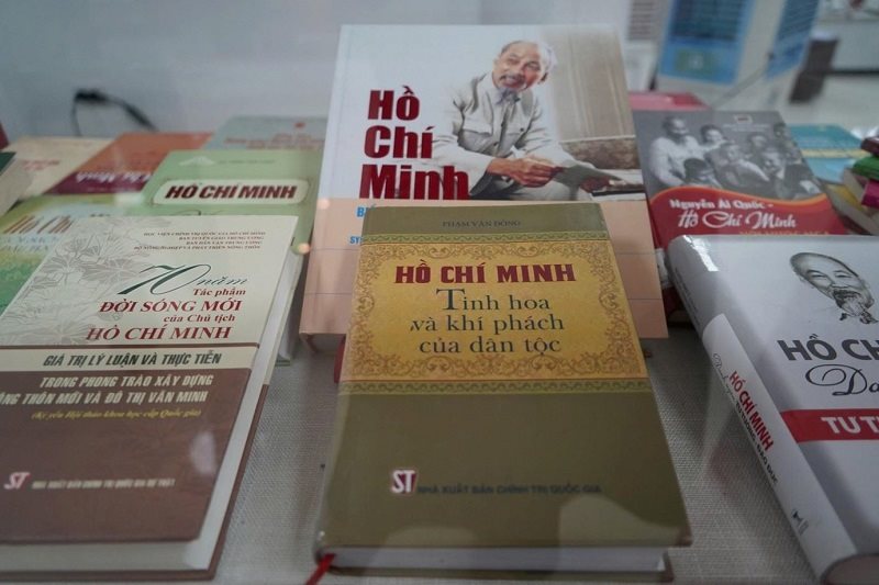 Anh-tin-bai
