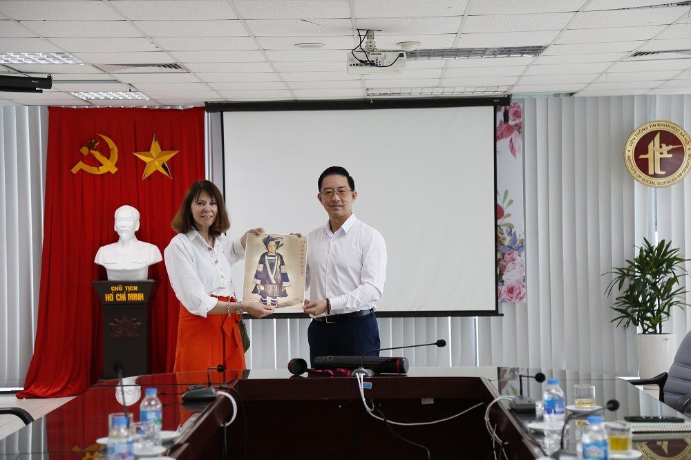 Anh-tin-bai