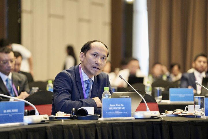 PGS.TS. Nguyễn Văn Vũ, Phó Trưởng khoa Công nghệ thông tin, Trường Đại học Khoa học Tự nhiên, Đại học Quốc gia TP.HCM, phát biểu tại Hội nghị.