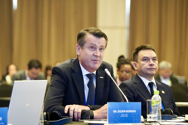 Ông Julian Gorman, Giám đốc khu vực châu Á - Thái Bình Dương của GSMA, phát biểu tại Hội nghị.