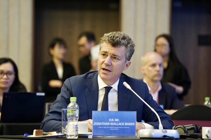 Ông Jonathan Wallace Baker, Trưởng Đại diện UNESCO tại Việt Nam, phát biểu tại Hội nghị.