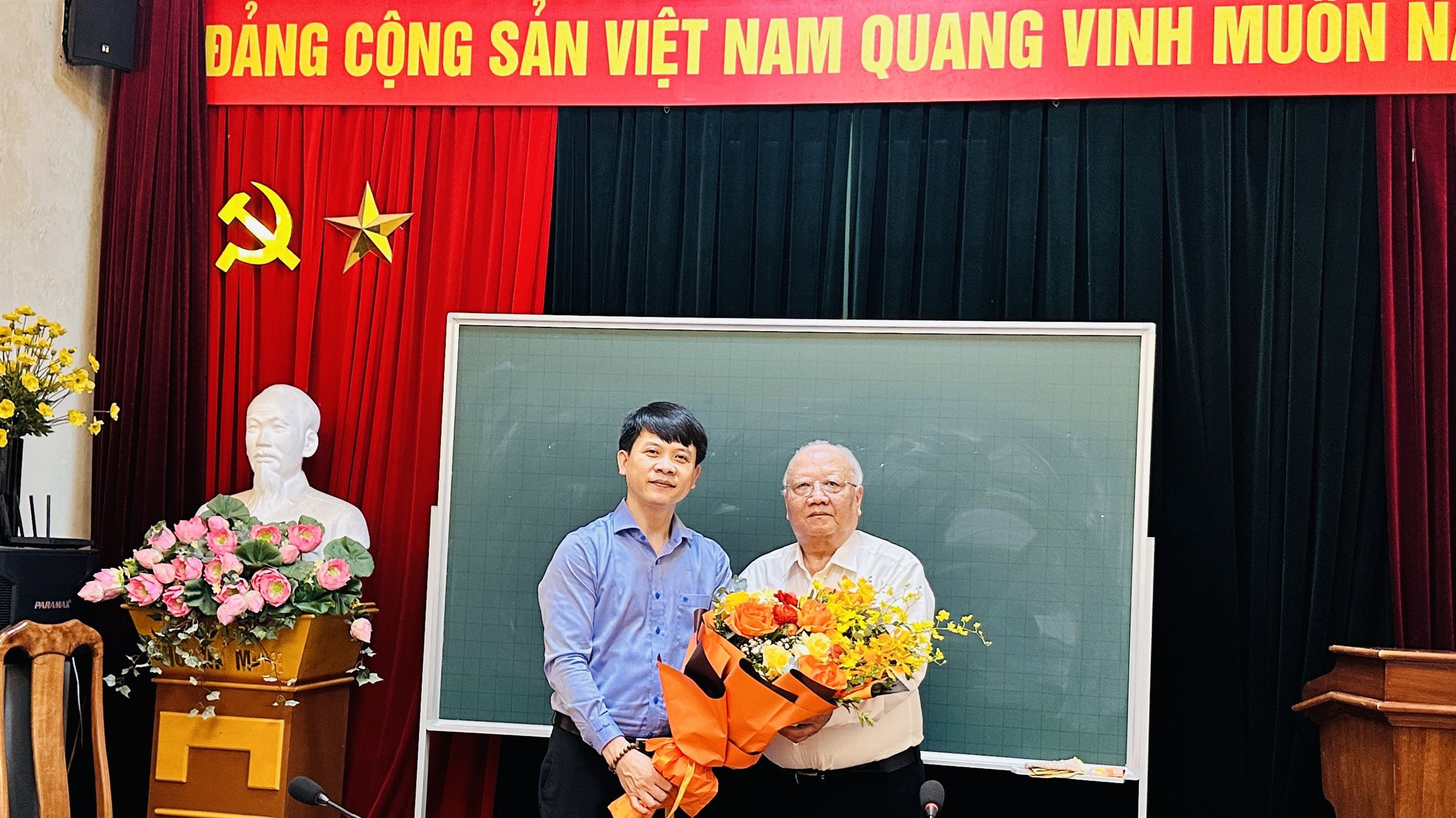 Anh-tin-bai