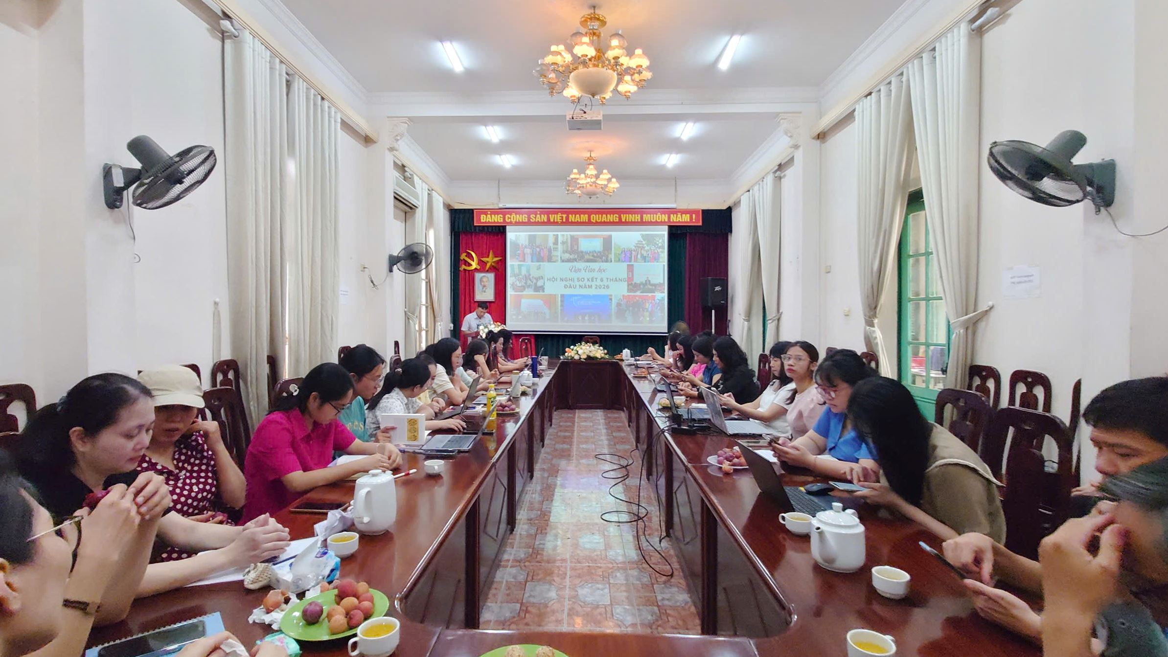 Viện Văn học tổ chức Hội nghị sơ kết công tác 6 tháng đầu năm và triển khai nhiệm vụ công tác 6 tháng cuối năm 2026