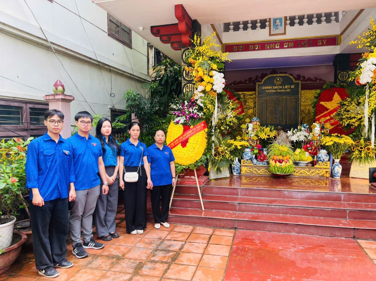Chi đoàn Viện Xã hội học và Tâm lý học dâng hương tưởng niệm các anh hùng liệt sĩ nhân kỷ niệm 79 năm Ngày Thương binh - Liệt sĩ (27/7/1947 - 27/7/2026)