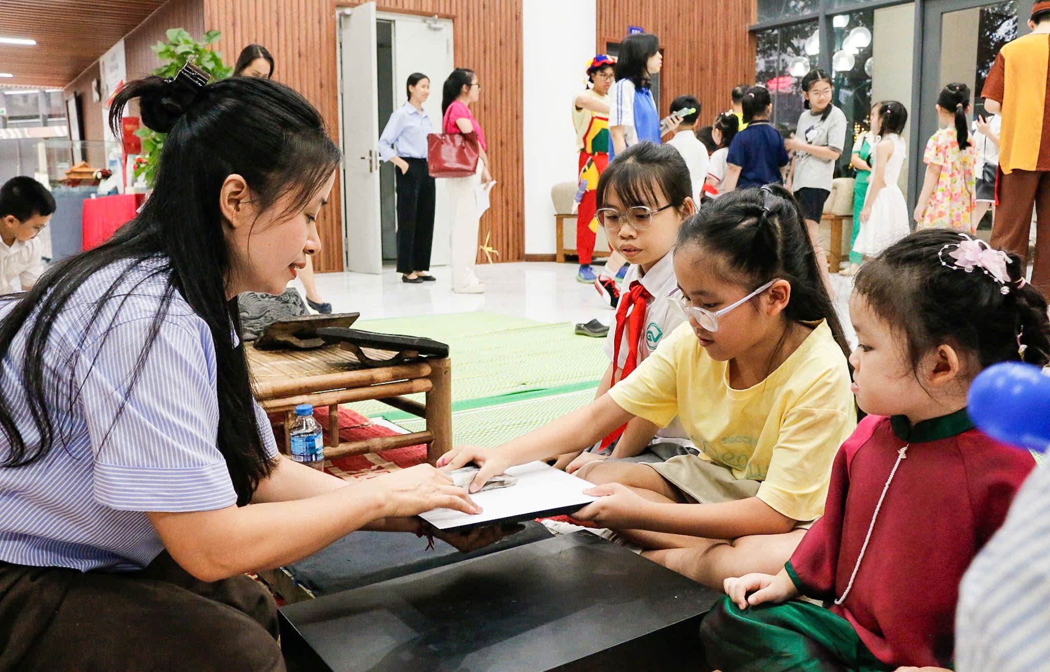 Anh-tin-bai