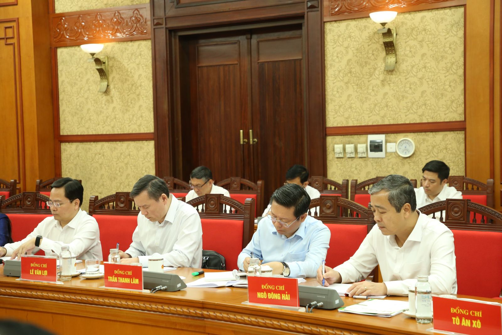 Anh-tin-bai