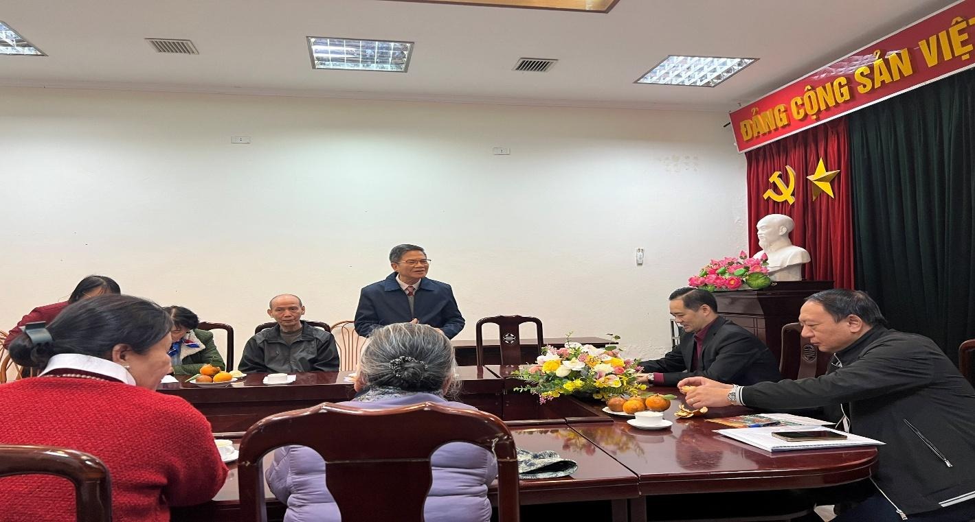 E:\Downloads\Ảnh 3 hưu trí NXBTC. phát biểu.jpg