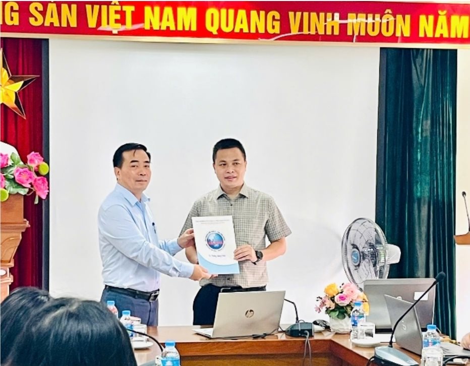 Anh-tin-bai