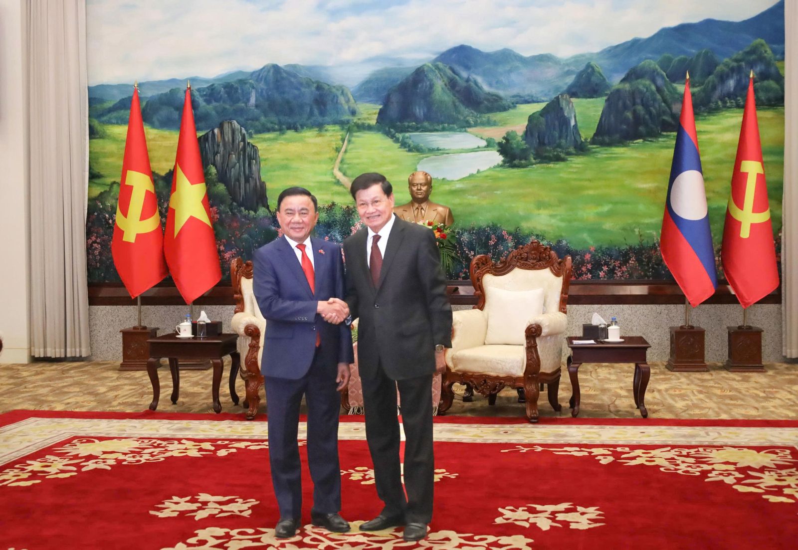 Đồng chí Thường trực Ban Bí thư Trần Cẩm Tú hội kiến Tổng Bí thư, Chủ tịch nước Lào Thongloun Sisoulith