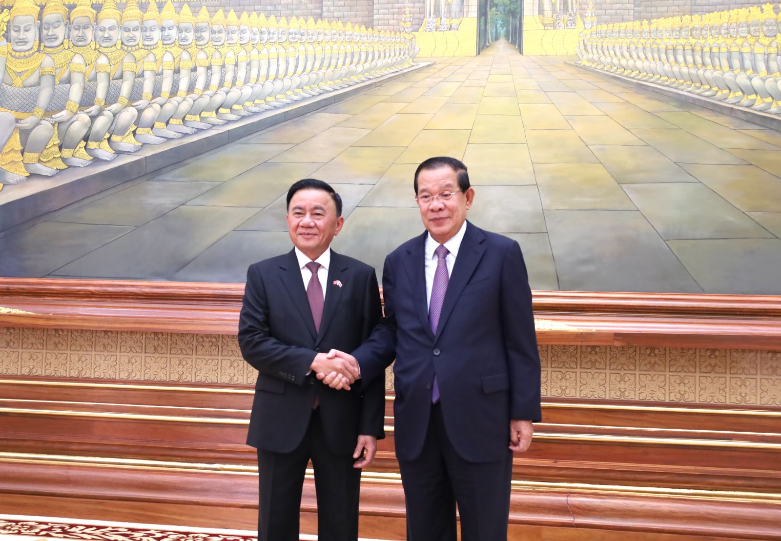 Đồng chí Thường trực Ban Bí thư Trần Cẩm Tú hội kiến Quyền Quốc trưởng, Chủ tịch Đảng Nhân dân Campuchia, Chủ tịch Thượng viện Campuchia Hun Sen