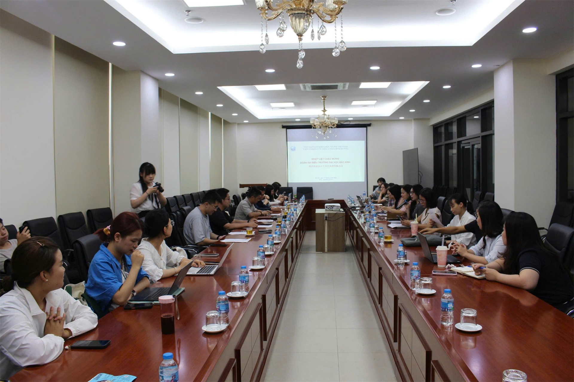 Trung tâm Nghiên cứu Trung Quốc, Viện Nghiên cứu Châu Á-Thái Bình Dương tiếp và làm việc với Đoàn công tác của Học viện Chủ nghĩa Mác, Đại học Bắc Kinh (Trung Quốc)