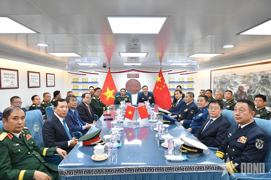 Bộ trưởng Bộ Quốc phòng Việt Nam và Trung Quốc dự Lễ khởi hành tuần tra liên hợp hải quân